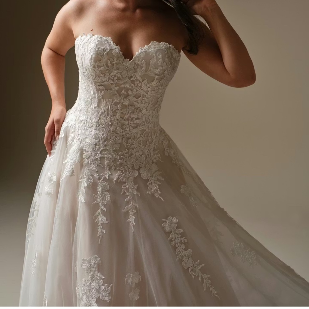 Maggie Sottero Jennifer Wedding Dress - Picture 2 of 4